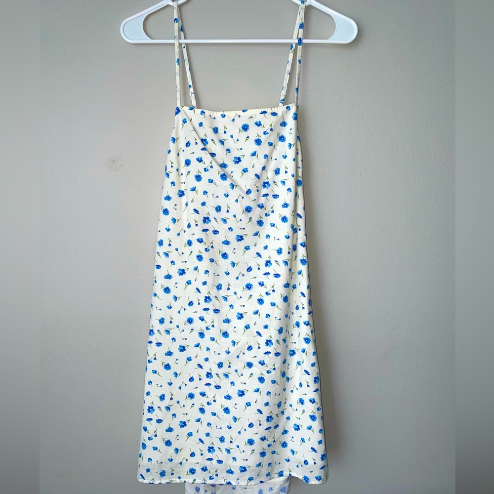 American Eagle Floral Print Dress. Size Medium.